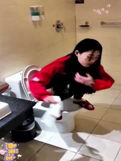 『乱伦小姨子』背着男友被我操给我舔脚口交后入