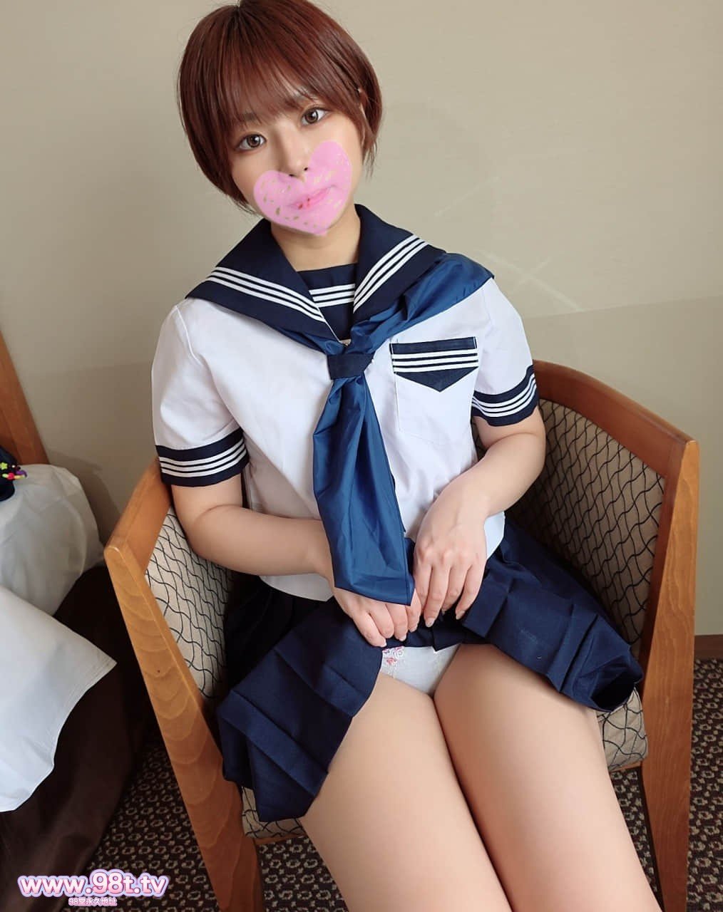 FC2PPV-4678765-【無】必殺パイルドライバー69炸裂大射精！！みんな大好き笑里ちゃんを制服着せ替えダ