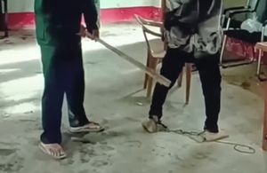 缅甸缅北园区猪仔逃跑被武装抓回来把脚锁起来暴打视频