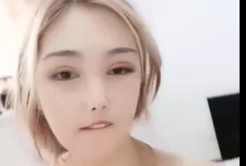 极品校花约炮友家中啪啪的。！