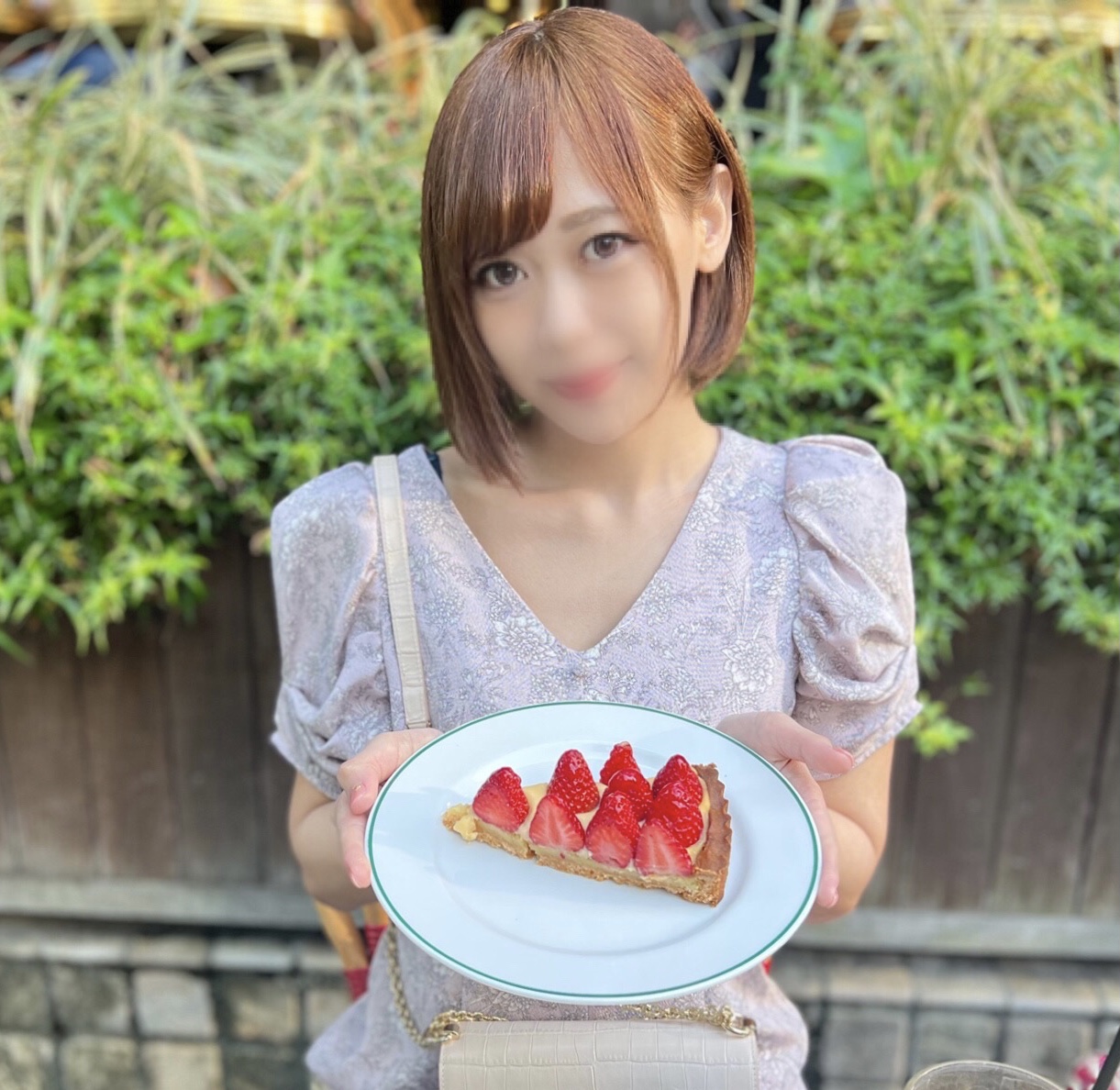 【首次拍摄】【素颜大公开】Gcup变态美女亲热亲密约会！H接受♡的邀请，享受极具魅力的性爱♡